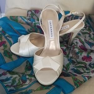 ⭐NEW⭐Ivory silk heels